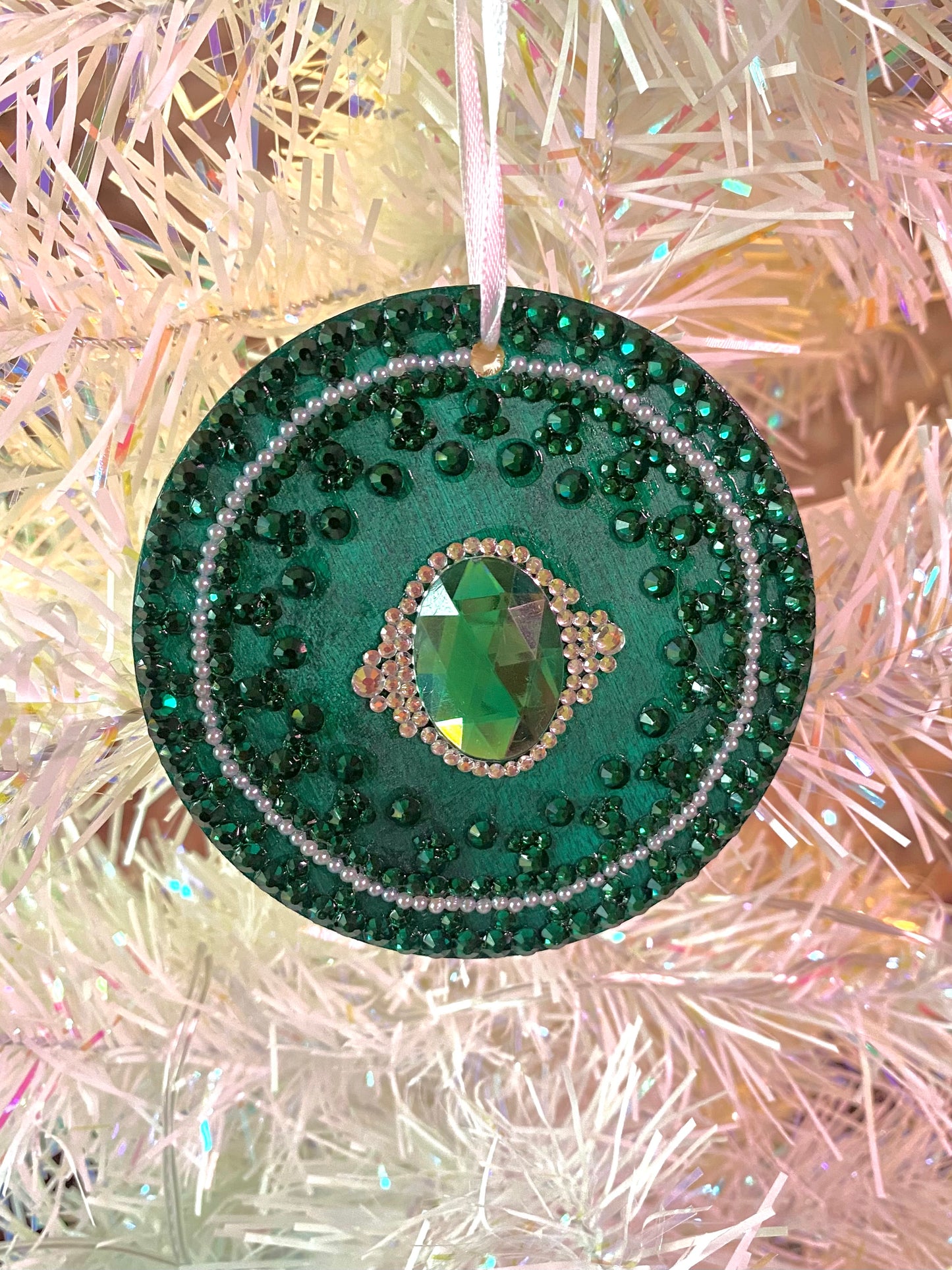 dark green round ornament with emerald and diamonds