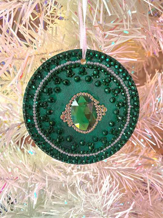 dark green round ornament with emerald and diamonds